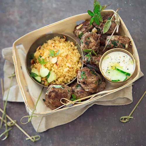 Libanesische Köfte, gebratener Grieß mit Mandeln - Campingaz & Coleman