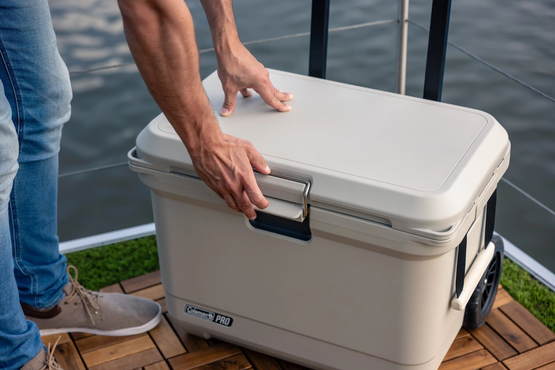 Coleman PRO 55QT Wheeled Kühlbox mit Rollen Coleman