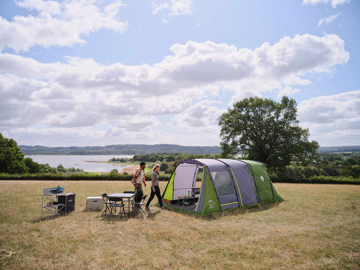 blackout family tent FastPitch Victoria Falls 4 – set up in 3 minutes – Campingaz & Coleman 30_site_2024 Vestibule poles are not Color:Chalk + Black Mirror Lens Elsass mit Hund genießen